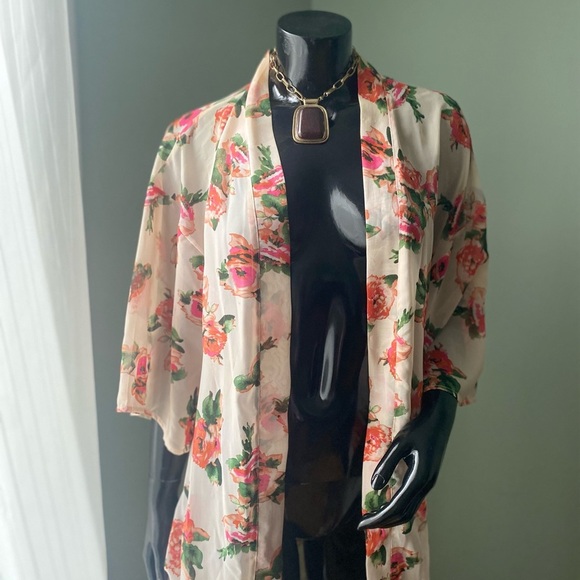 🌸Floral Kimono 👘🌺 - Picture 5 of 9